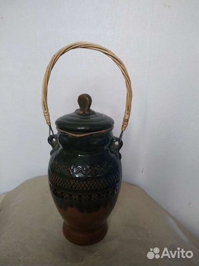Продается глиняный кувшин с ручкой