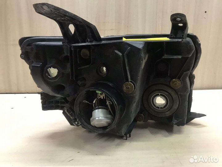 Фара левая mitsubishi pajero 4