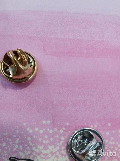 Продаю набор из 3-х значков