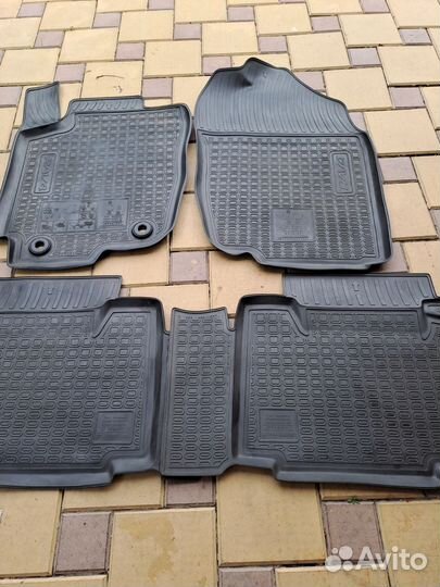 Автомобильные коврики резиновые