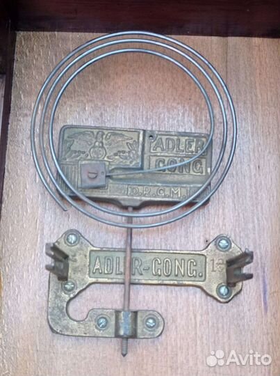 Настенные старинные часы с боем