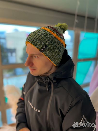 Шапка унисекс с помпоном вязанная хаки