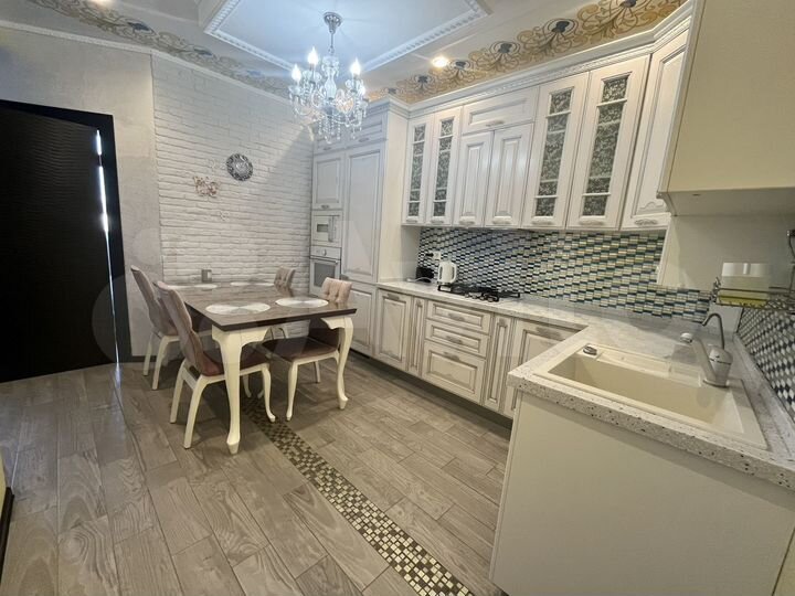 3-к. квартира, 100 м², 4/5 эт.