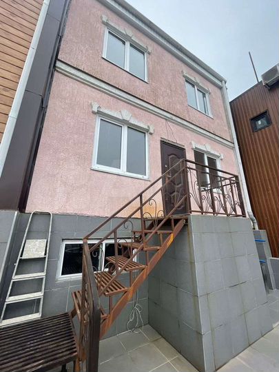 Дом 232,4 м² на участке 1 сот.