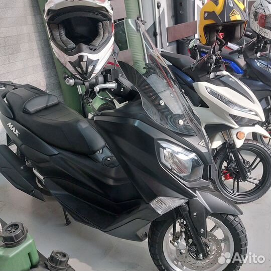 Макси-скутер Vento MAX