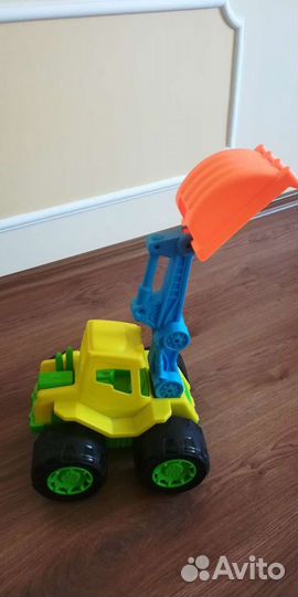 Экскаватор новый