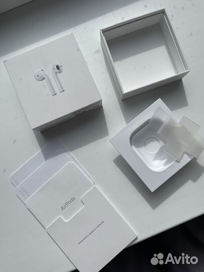 Коробка от наушников Apple AirPods