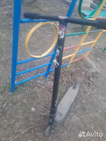 Трюковой самокат tech team duker 404