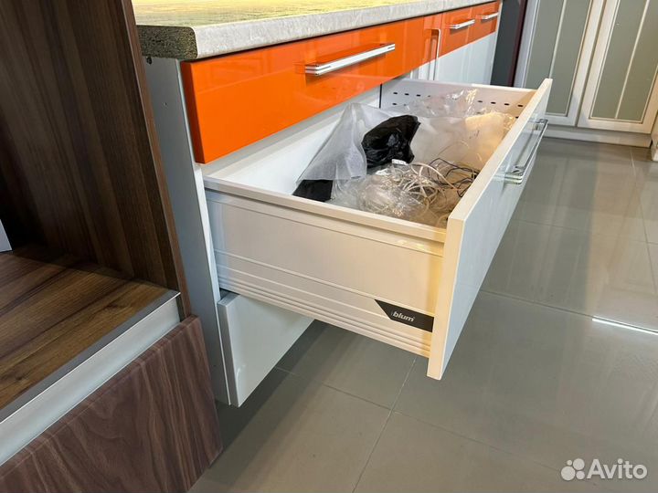 Кухонный гарнитур выставочный образец