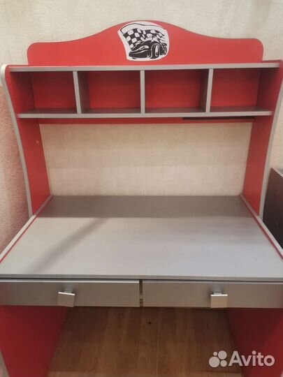 Продам письменныйй стол с тематикой Disney