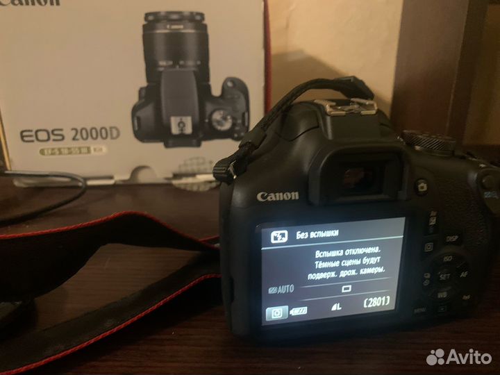 Зеркальный фотоаппарат Canon EOS 2000d