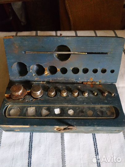 Антикварный набор с гирьками