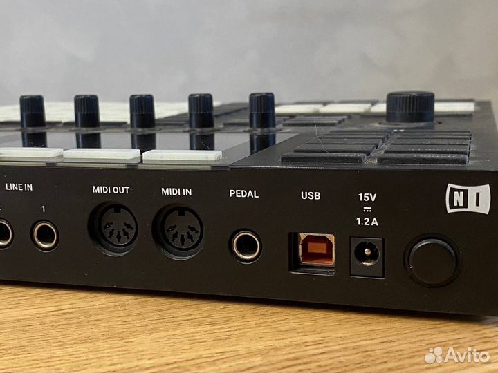 Midi контроллер MK3