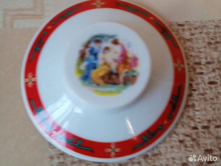 Кружка с крышечкой. Фарфор. Новая