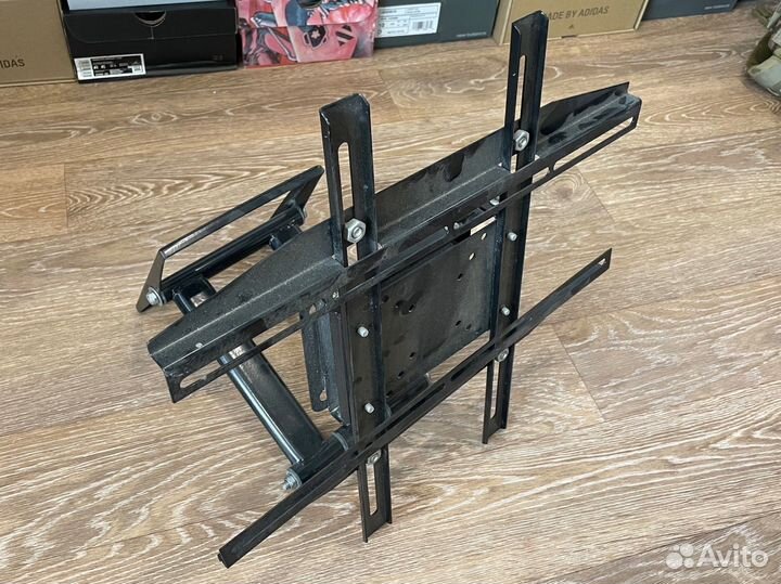 Продам кронштейн