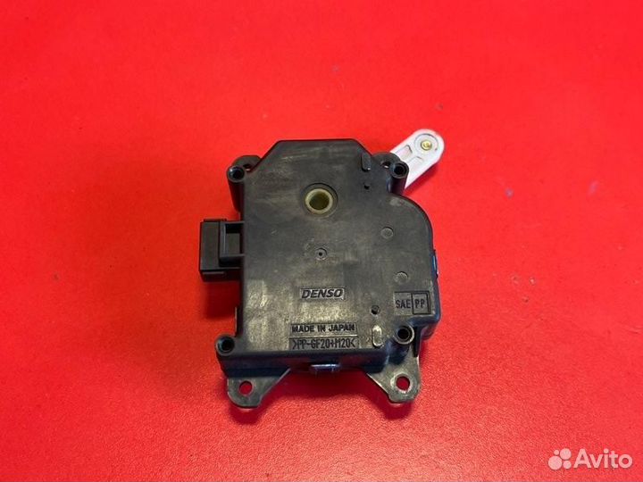 Сервопривод заслонок печки Toyota Avensis ZZT251L