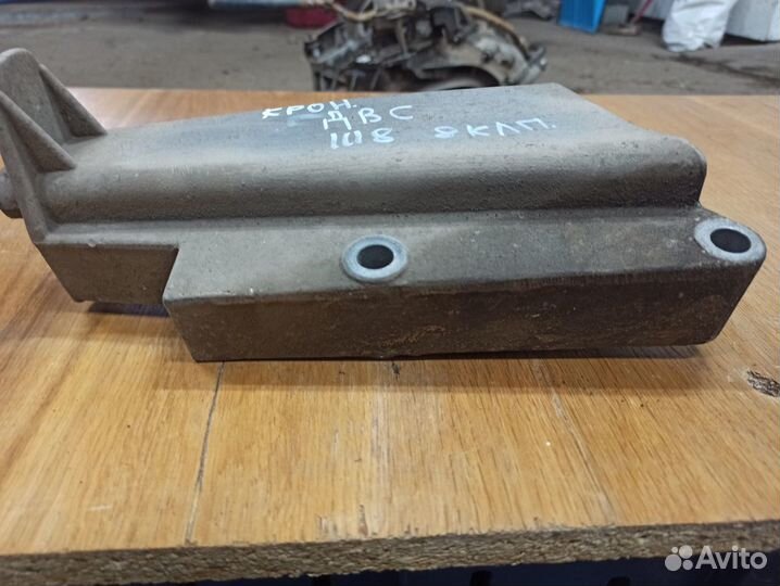 Кронштейн двигателя Лада Калина 1.6, 8 клп
