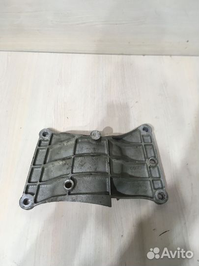 Кронштейн АКПП Ауди А8 D3 4E0803808D 4E0803806D