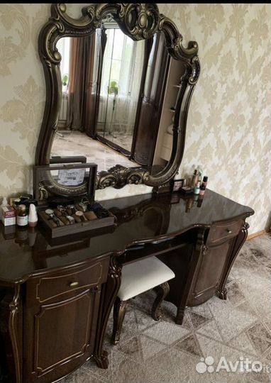 Спальный гарнитур