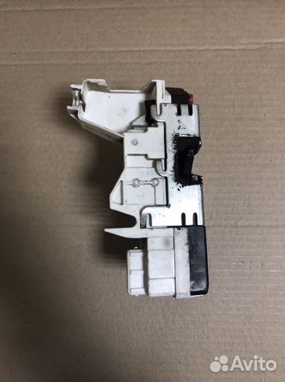 Замок задней правой двери Peugeot 307