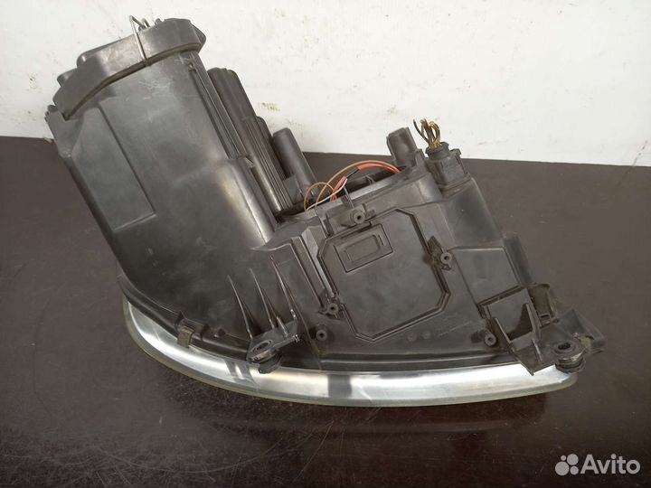 Фара левая передняя Volkswagen Touran 2003-2006