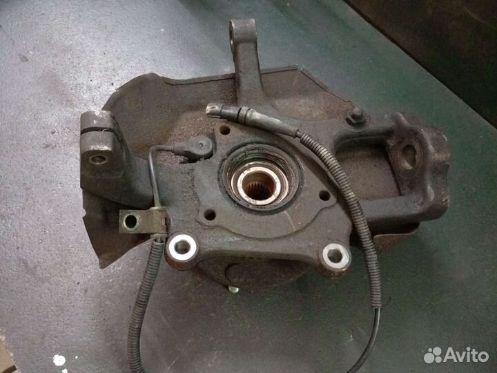 Ступица передняя левая Kia Sorento 1