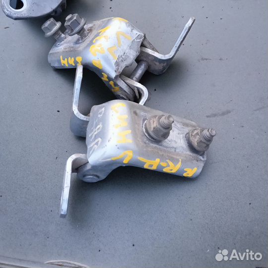 Петли задних дверей Toyota Carina E Corona Caldina