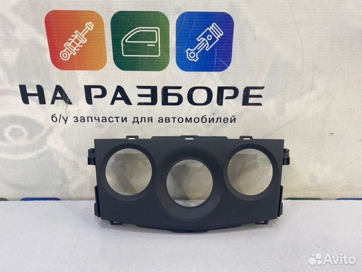 Накладка на центральную консоль (торпеды) Toyota