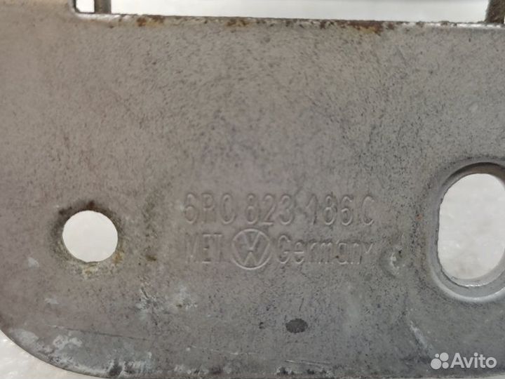 Крюк замка капота Volkswagen Polo 6R1 2017