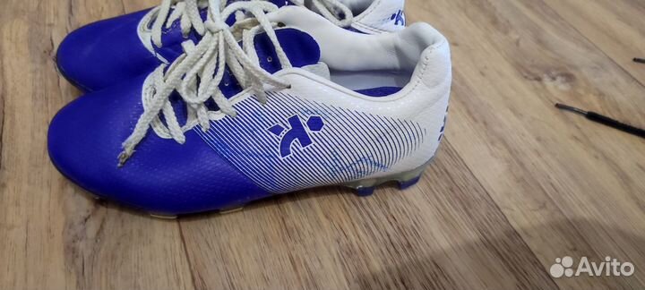 Отдам футбольные бутсы