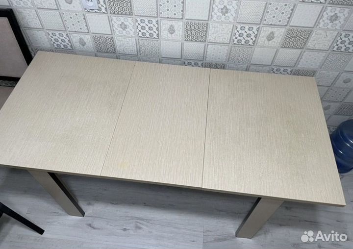 Продам кухонный стол во Владивостоке