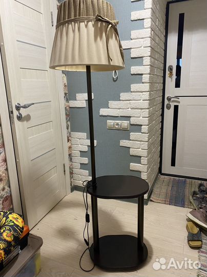 Торшер напольный со столиком