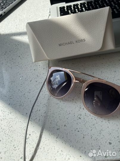 Солнцезащитные очки michael kors