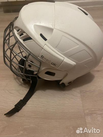 Хоккейный шлем