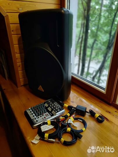 Активная колонка behringer