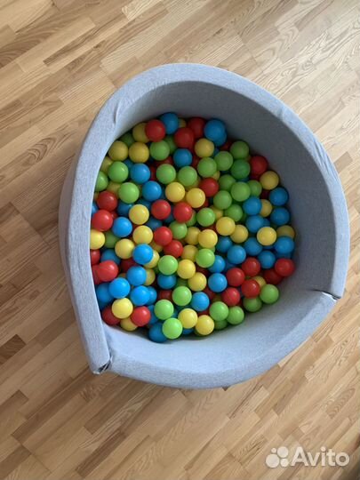 Сухой бассейн с шариками