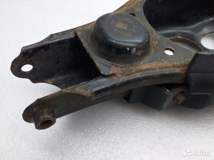 Рычаг подвески задний правый Toyota Rav4 ZSA42