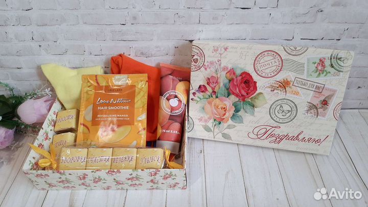 Подарочные наборы женские. Носочки,гель для душа