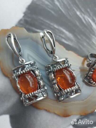 Комплект украшений с янтарём
