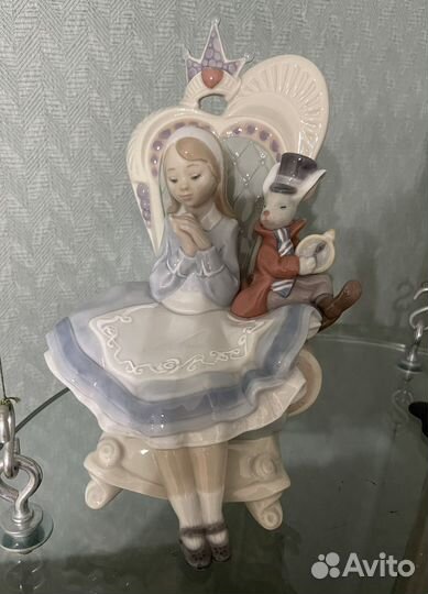 Статуэтка фарфор Алиса в стране Чудес