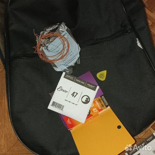 Акустическая гитара