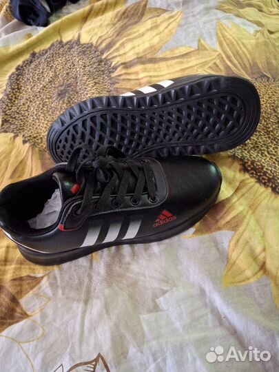 Кроссовки adidas