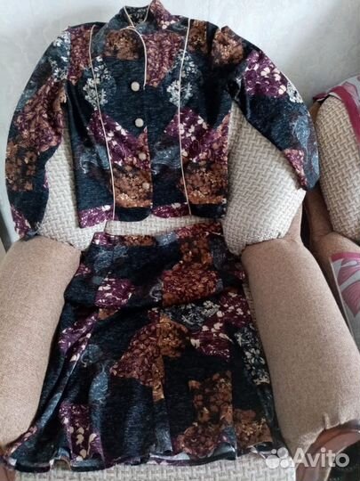 Костюм пиджак и юбка 48-50