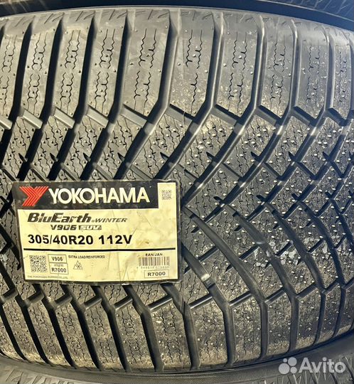 Yokohama BluEarth Winter V906 275/45 R20 и 305/40 R20