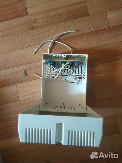 Источник вторичного электропитания