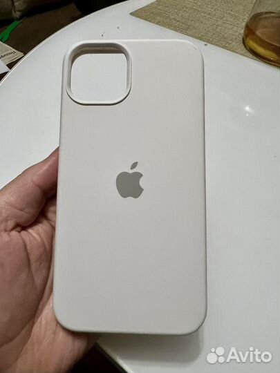 Чехол на iPhone 13