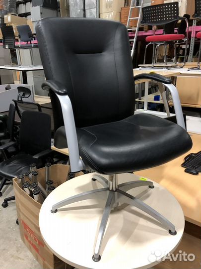 Кресло кожаное, Италия