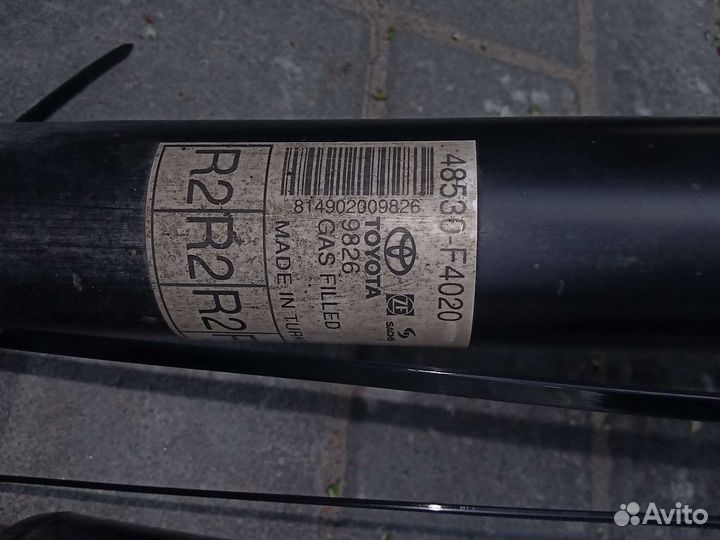 Амортизаторы задний левый и правый toyota C-HR