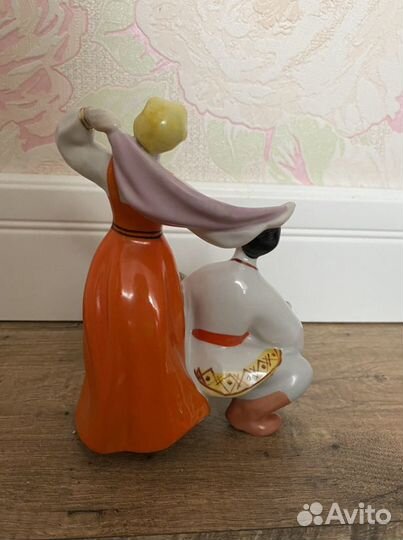 Статуэтка. Танцующая пара. Русский танец. Фарфор