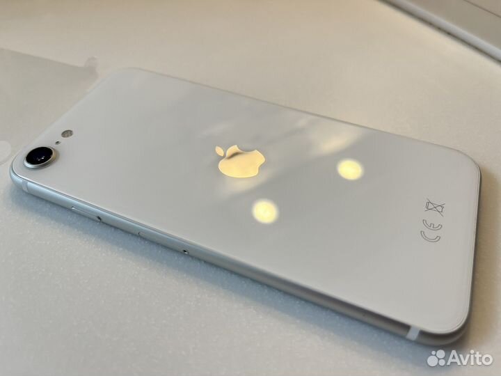iPhone SE, 64 ГБ